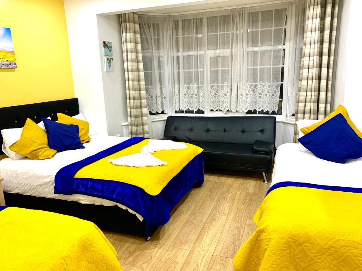 Appartamento 4 Bedrooms, 3 Baths, Full Kitchen And Lounge, Garden, Free Parking