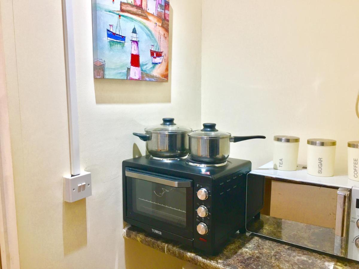 4 Bedrooms, 3 Baths, Full Kitchen And Lounge, Garden, Free Parking Appartamento Londra