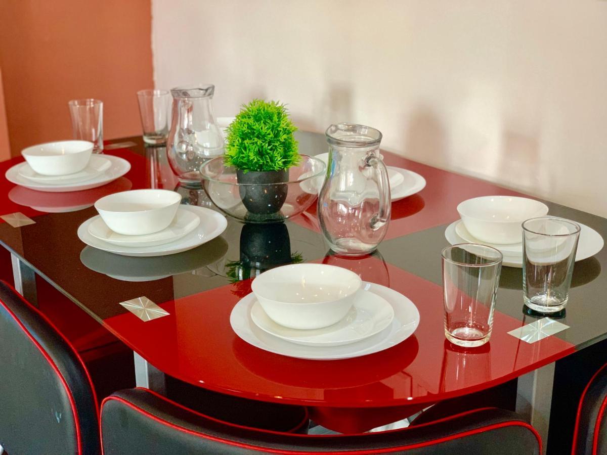 Appartamento 4 Bedrooms, 3 Baths, Full Kitchen And Lounge, Garden, Free Parking